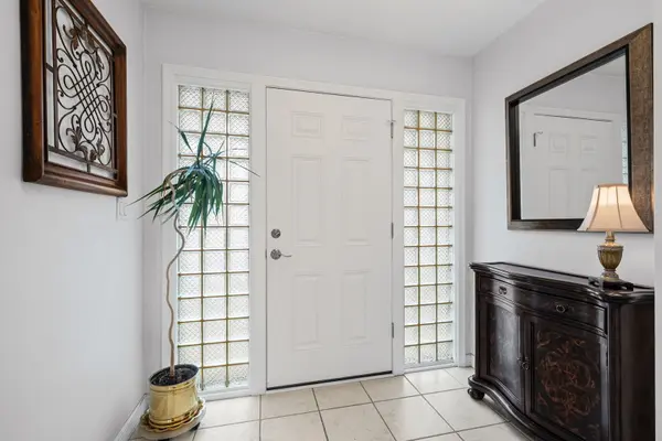 1 N Dee RD #1B, Park Ridge, IL 60068