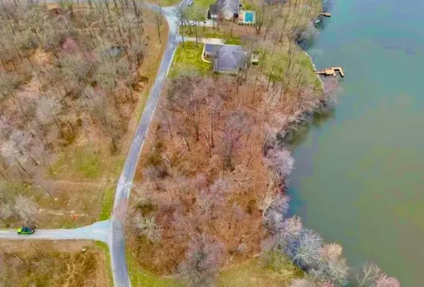 #16 Moses Manor DR, Benton, IL 62812