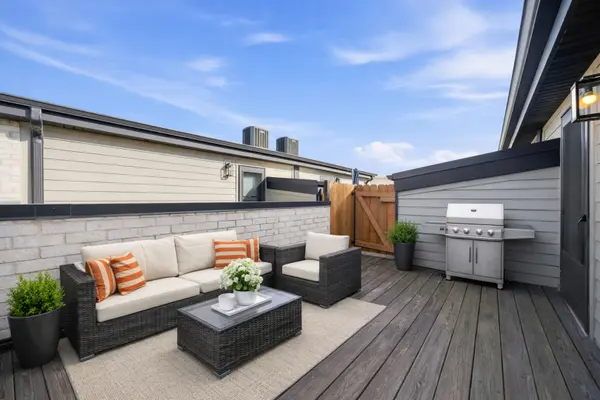 2245 N Rockwell ST #2, Chicago, IL 60647