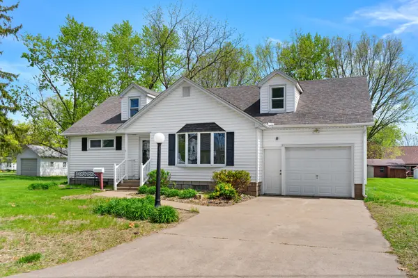 316 8th AVE, Camanche, IA 52730
