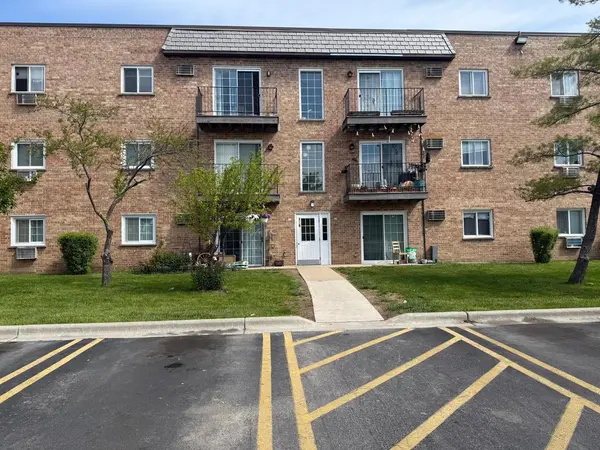 139 W Elk TRL #239,  Carol Stream,  IL 60188