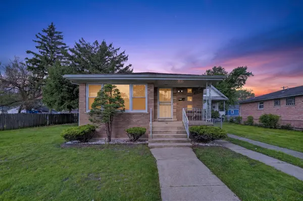 12326 S Racine AVE, Calumet Park, IL 60827