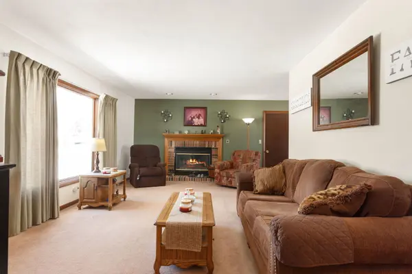 907 Obrien ST, Harvard, IL 60033