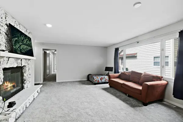 7 Woodhead DR, Lake Villa, IL 60046