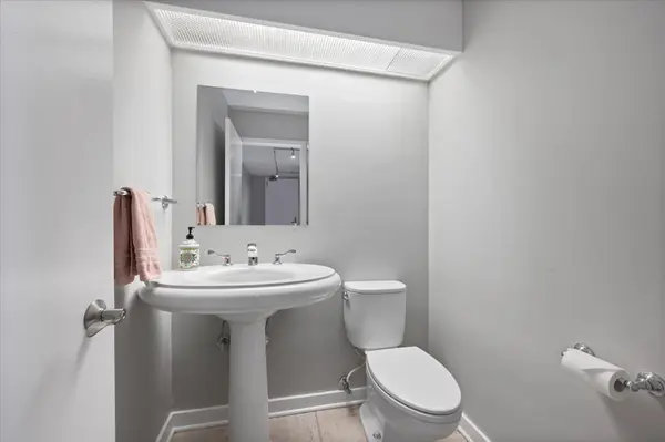 110 E Delaware PL #404, Chicago, IL 60611
