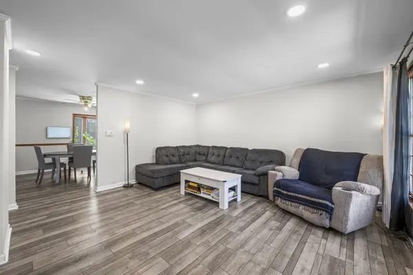 485 Andrew LN, Lake Zurich, IL 60047