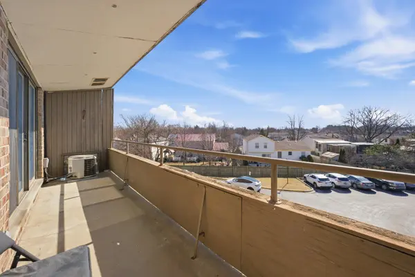 5 E Carriageway DR #308, Hazel Crest, IL 60429