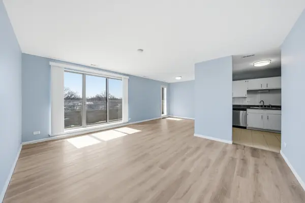 5 E Carriageway DR #308, Hazel Crest, IL 60429