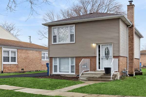 2808 W 140th PL, Blue Island, IL 60406