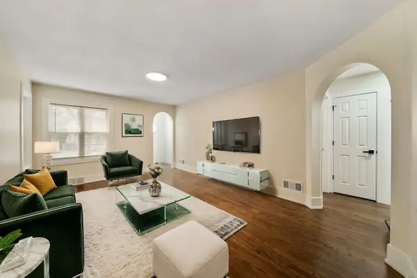10235 S Rhodes AVE, Chicago, IL 60628