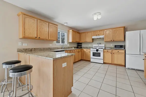 1110 WALKER CT, Antioch, IL 60002