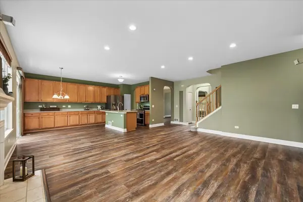 2984 Shamrock CIR, Elgin, IL 60124