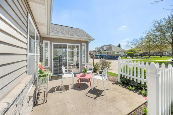 2105 Waterbury LN W #2105, Sycamore, IL 60178