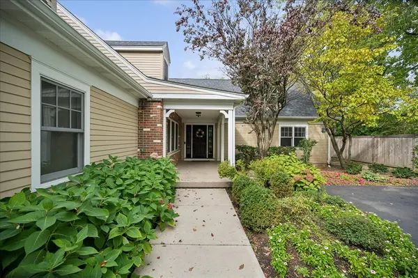 898 Bridlegate LN, Northfield, IL 60093