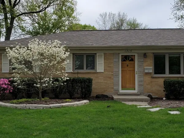 1715 Verde CT, Mount Prospect, IL 60056