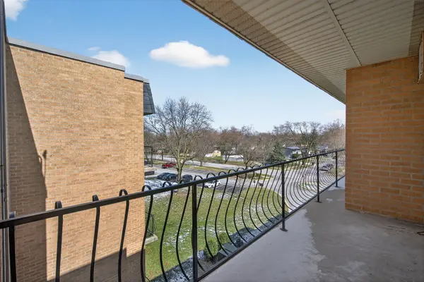 931 W Arquilla DR #415, Glenwood, IL 60425