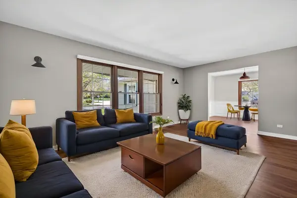 1105 Barcroft CT, Naperville, IL 60540