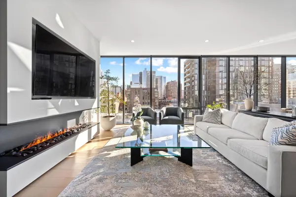 366 W Superior ST #902, Chicago, IL 60654
