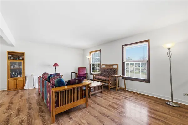 23W281 Cambridge CT, Glen Ellyn, IL 60137