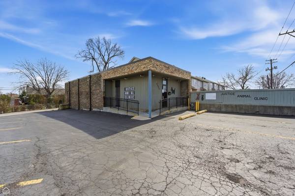 8507 S Roberts RD, Justice, IL 60458