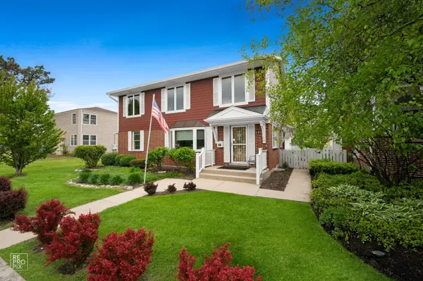 840 N Center ST, Naperville, IL 60563