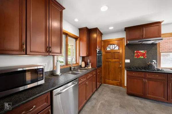 840 N Center ST, Naperville, IL 60563