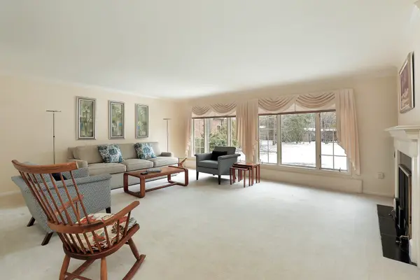 1305 Stratford RD, Deerfield, IL 60015