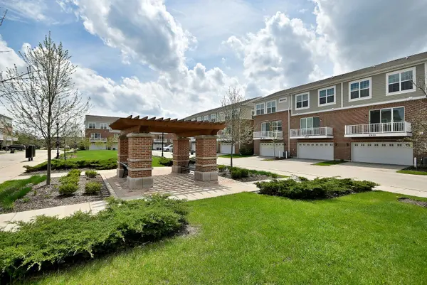 2922 Reflection DR, Naperville, IL 60564