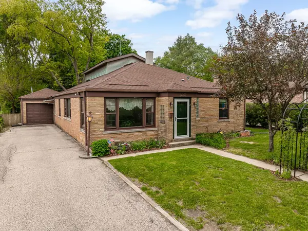 493 E Palatine RD, Palatine, IL 60074