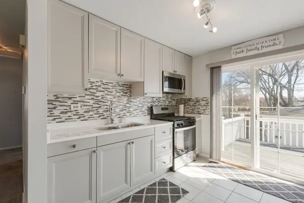 1421 Barberry LN, Round Lake Beach, IL 60073