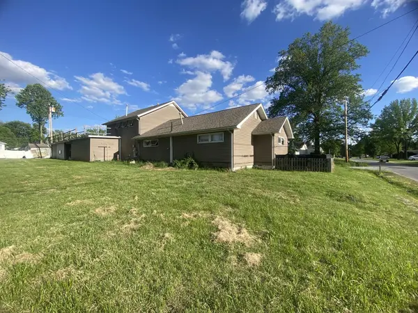 302 N Illinois AVE, West Frankfort, IL 62896