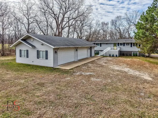 152 Beachview CT, Varna, IL 61375