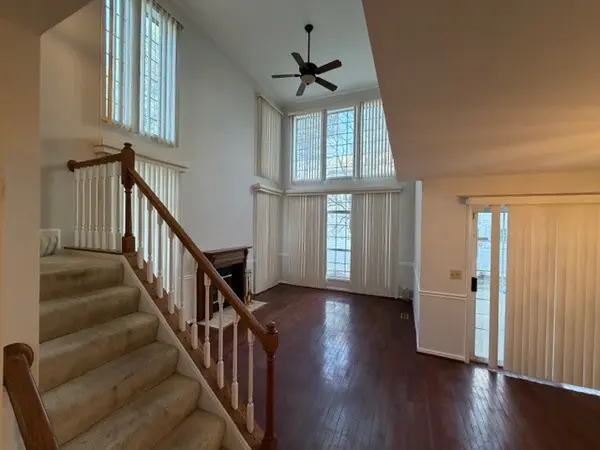 428 Country Lane CT, Wauconda, IL 60084