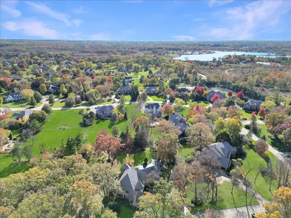 2041 Tremont CT, Libertyville, IL 60048