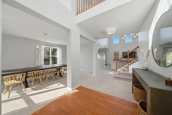 510 Golden Valley LN, Algonquin, IL 60102