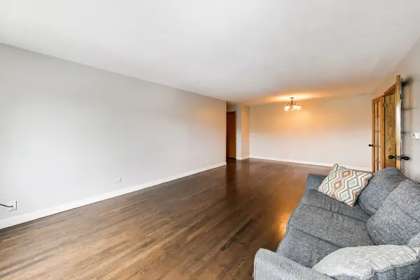 750 Dempster ST #103, Mount Prospect, IL 60056