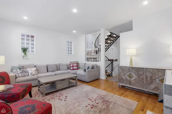 2317 N Hamilton AVE #A, Chicago, IL 60647