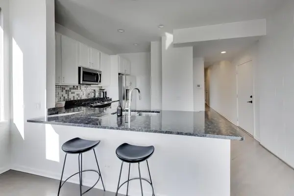 3718 N Ashland AVE #302, Chicago, IL 60613