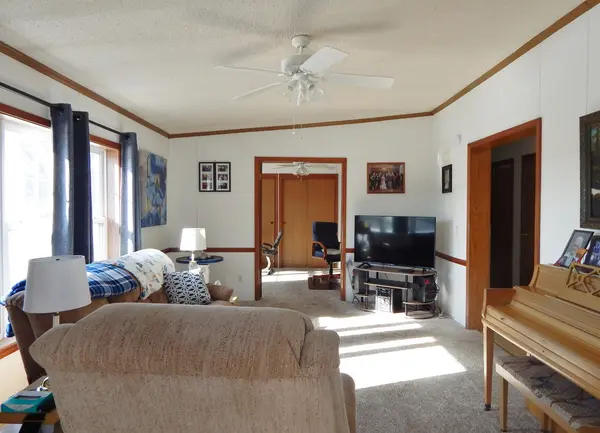709 Hillcrest LN, Crystal Lake, IL 60014