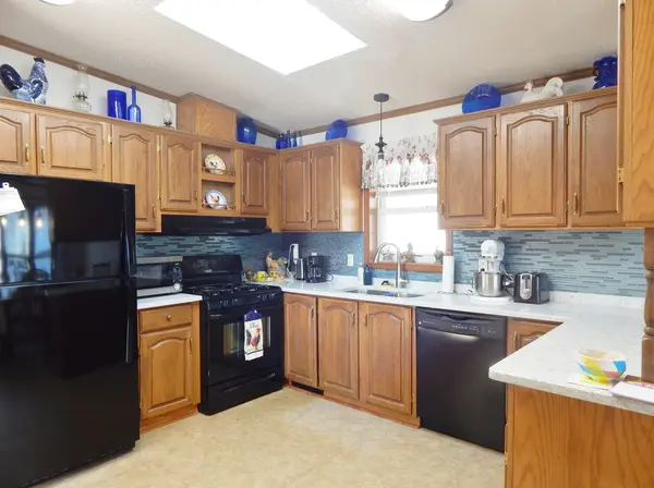709 Hillcrest LN, Crystal Lake, IL 60014