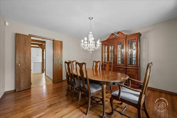 1101 W Bauer RD, Naperville, IL 60563