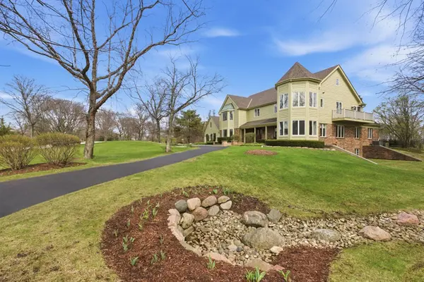 4 Polo DR, South Barrington, IL 60010