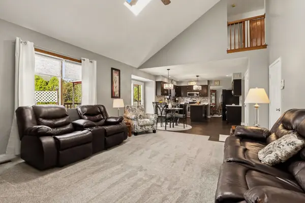 237 Homewood DR, Bolingbrook, IL 60440