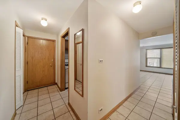 5841 W Lawrence AVE #2NE, Chicago, IL 60630
