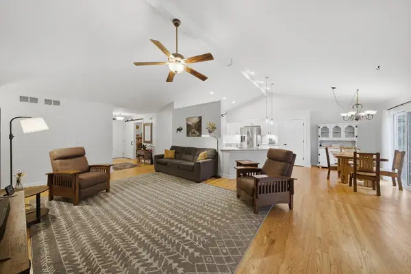 706 Silver Glen RD, Mchenry, IL 60050