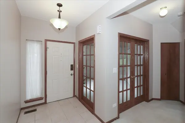 202 Sierra Pass DR, Schaumburg, IL 60194
