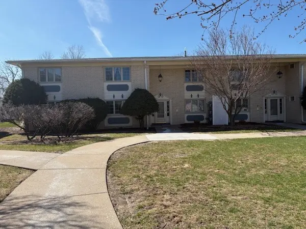 930 17th ST #14, Moline, IL 61265