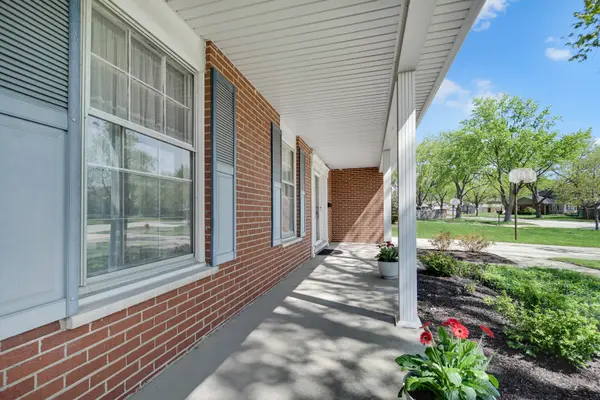 6914 Richmond AVE, Darien, IL 60561