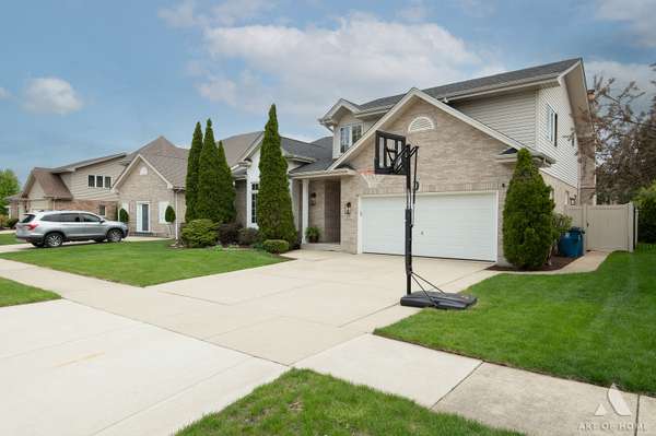 571 N Veterans Pkwy, Addison, IL 60101