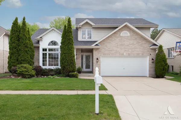 571 N Veterans Pkwy, Addison, IL 60101